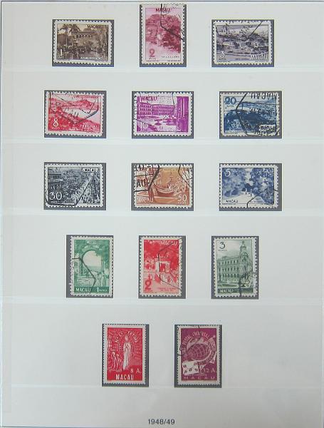 0263 (23).jpg -     Lote:    263      Colecção Especializada - Macau      Lotes Especiais       Descrição:      Macau   &mdash; Colecção montada em 3 álbuns quase completa do correio ordinário (faltam 13 selos) desde AF1 até AF1038 (1884/1999), sem correio aéreo, etiquetas, porteado, imposto postal e não emitidos. A colecção é composta por selos novos e usados indiferenciadamente, com séries mistas (novo/usado). Contém todos os blocos novos sem sinal de charneira incluindo 12 blocos Amizade Luso-Chinesa e 12 blocos Macau 1999 (CE BLC 1/76). Contém também as 50 folhas miniaturas novas sem sinal de charneira (FM 1/50). Valor total de catálogo Afinsa 2015 = &euro; 15.058,00, repartido por selos &euro; 12.382,00 + blocos &euro; 1.909,00 + Folhas Miniaturas &euro; 2.767,00. Duas folhas miniaturas com ligeiros pontos de óxido. Lote a ver.        Lote       Valor Base:     &euro; 5000,00     Valor Venda:     &euro;      